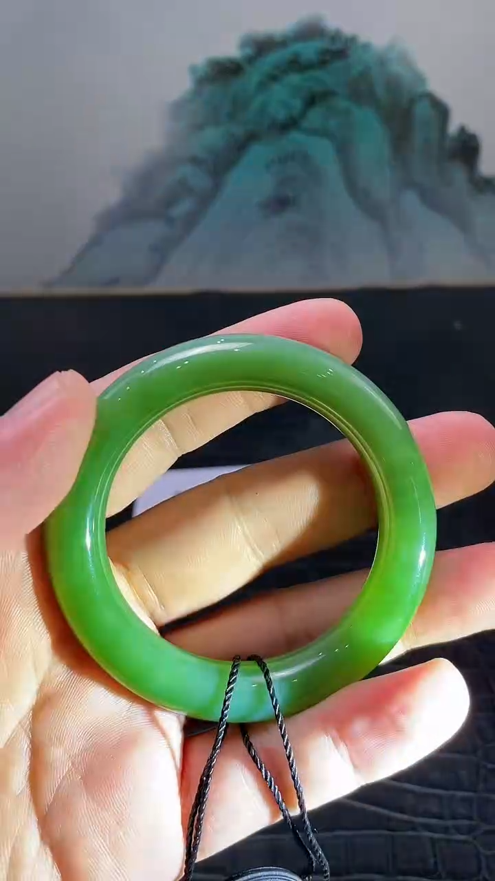 和田玉（碧玉）手镯未镶嵌一个