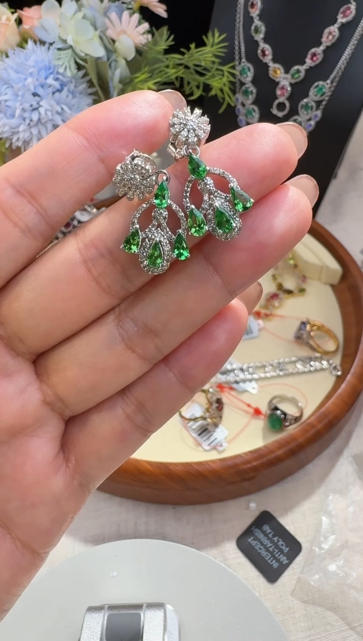 【闪购商品】石榴石（沙弗莱）耳饰银S925镶嵌耳饰