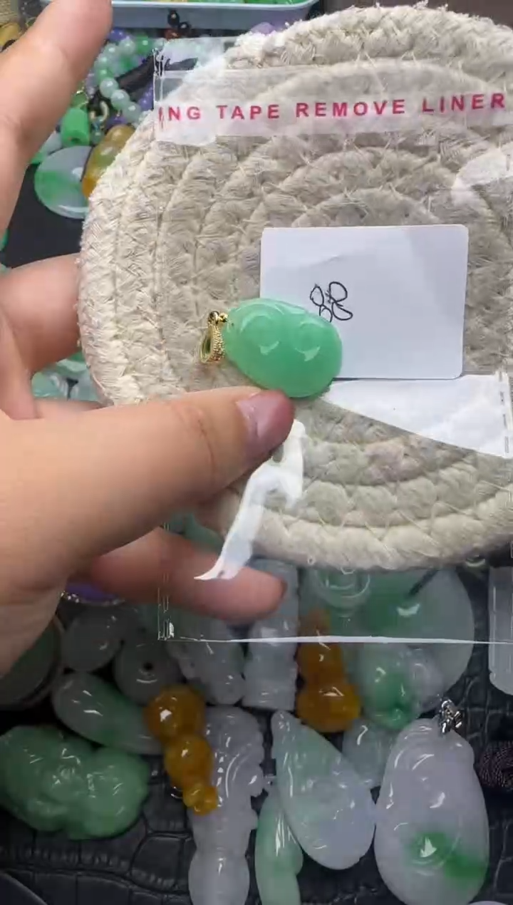 颈饰未镶嵌翡翠天然缅甸翡翠吊坠