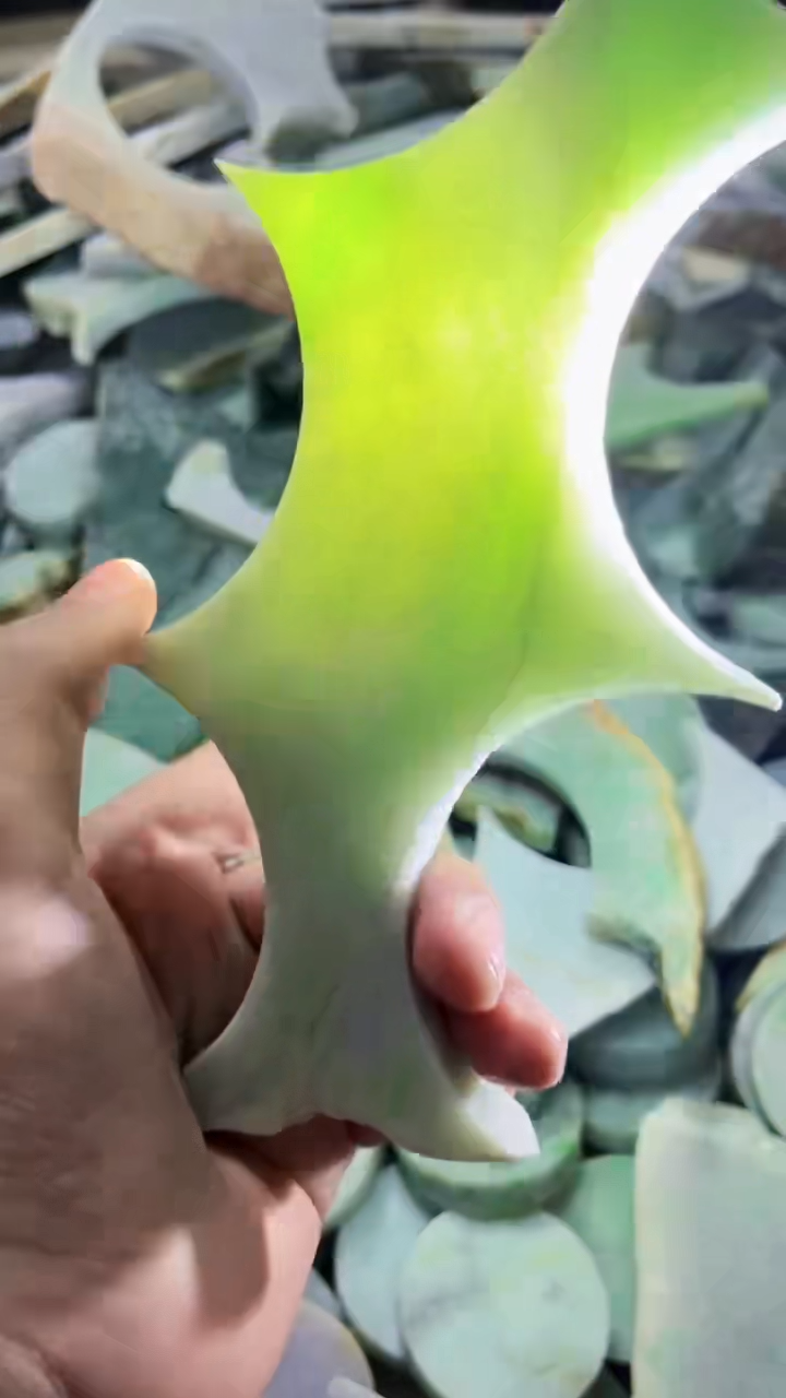 【闪购商品】翡翠挂件未镶嵌A货康壹065