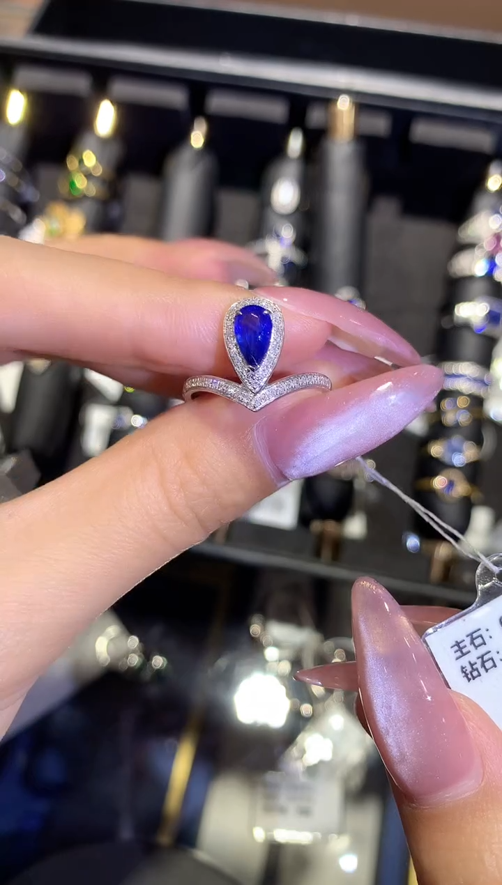 【闪购商品】蓝宝石戒指18K金镶嵌戒指