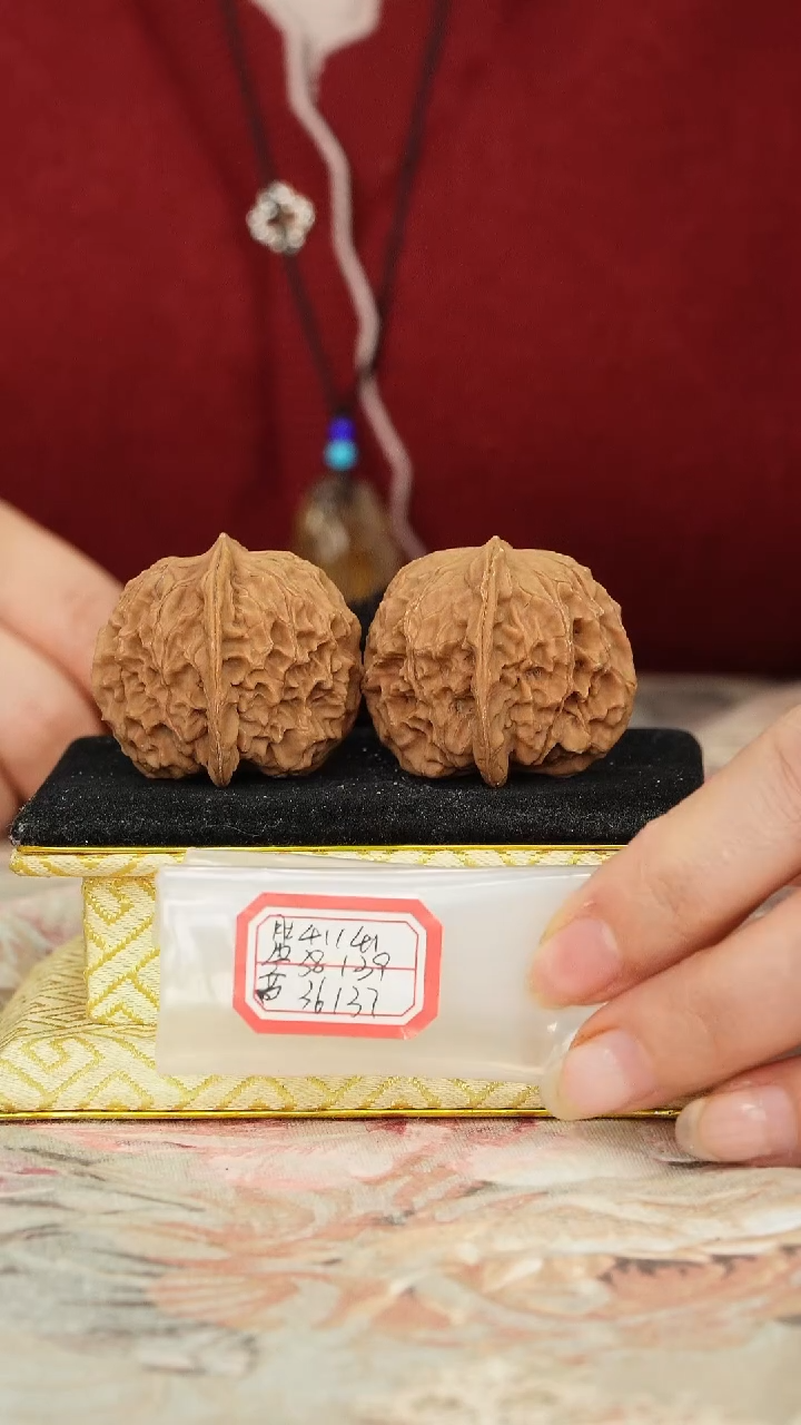 【闪购商品】文玩核桃把件非嫁接元宝