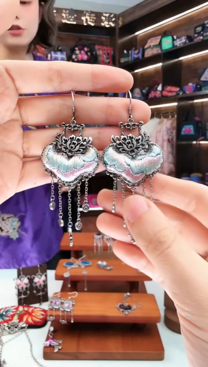 【闪购商品】织绣150蚩梦苗族古绣