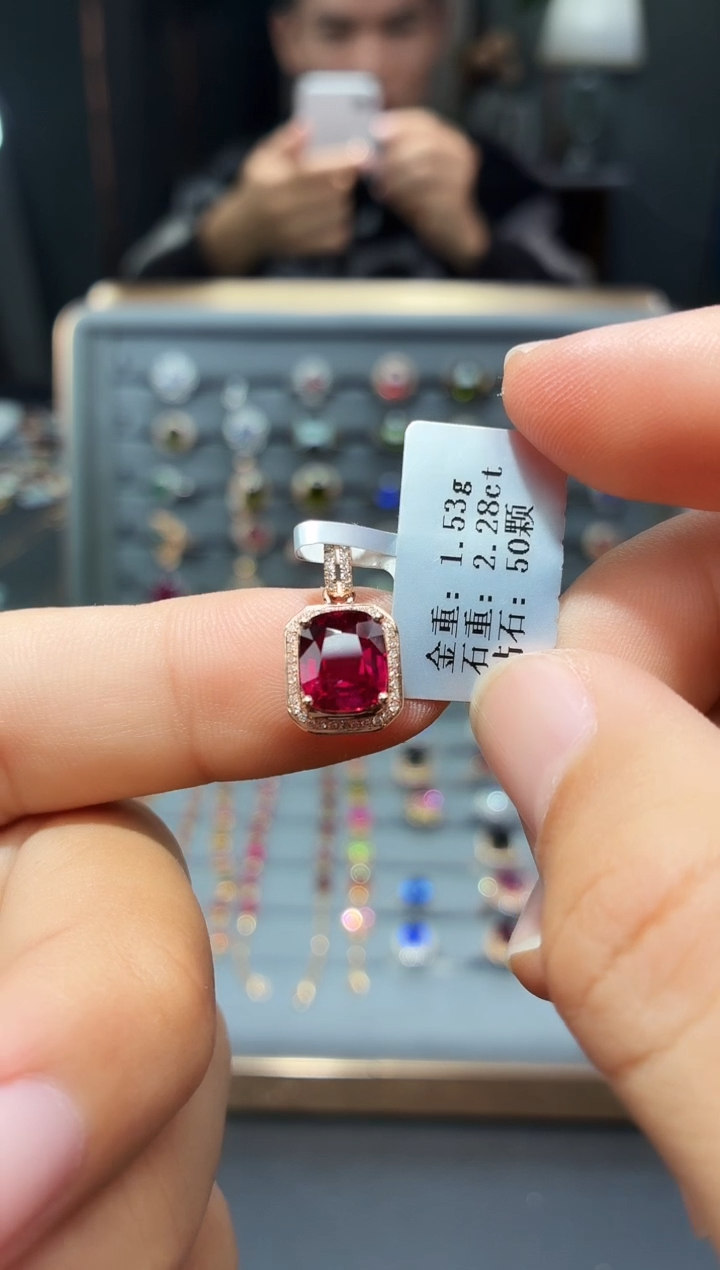 颈饰18K金镶嵌碧玺2.28.