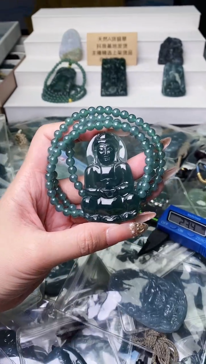 颈饰未镶嵌翡翠 