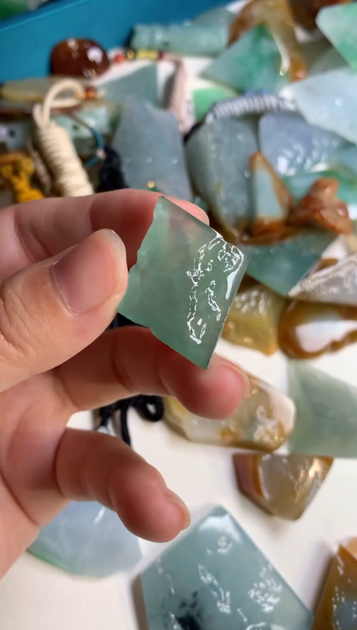 【闪购商品】翡翠颈饰未镶嵌吊坠