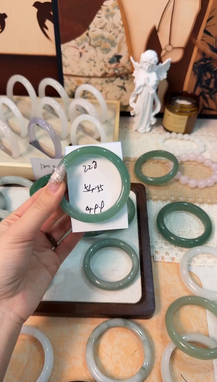 未镶嵌手镯石英质玉228