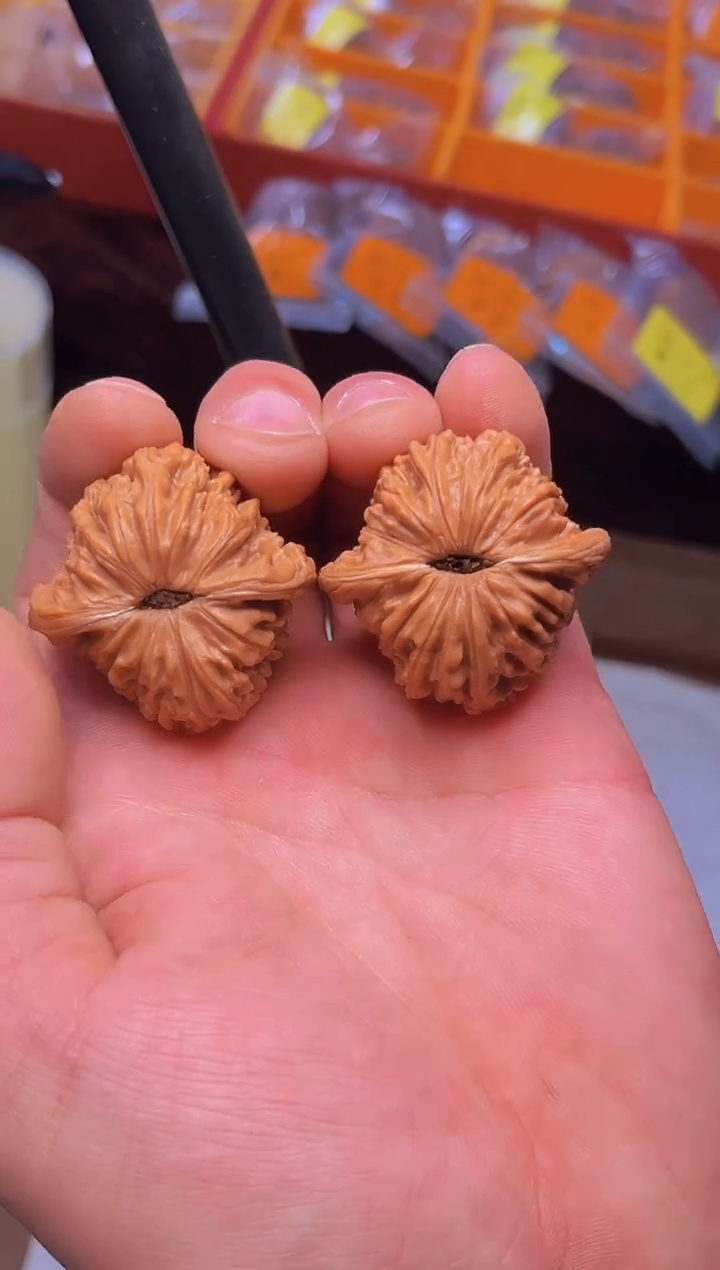 【闪购商品】文玩核桃把件40四座楼