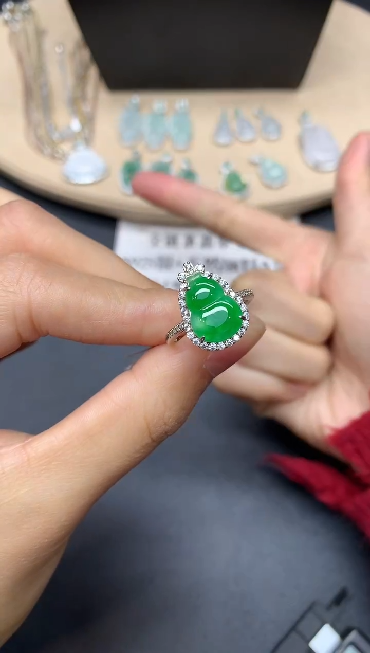 【闪购商品】翡翠戒指银S925镶嵌葫芦【无服务费】