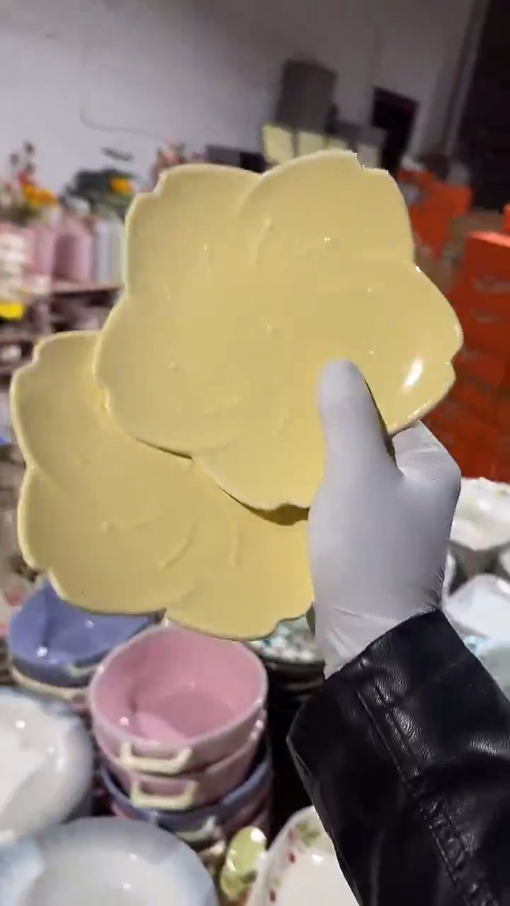 陶瓷2个花边盘微瑕 凑满20元包邮