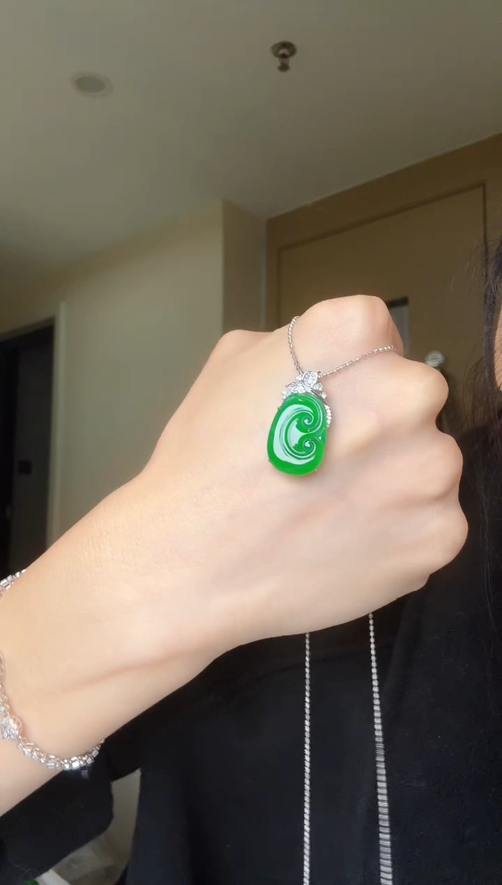 【闪购商品】翡翠吊坠(不含链)18K金镶嵌天然翡翠吊坠