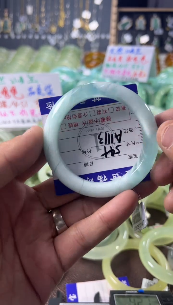 未镶嵌蛇纹石玉手镯1