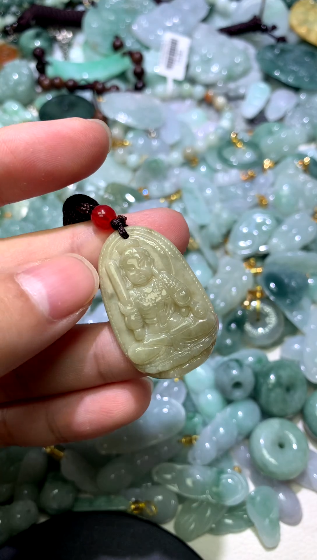 颈饰未镶嵌翡翠不动明王