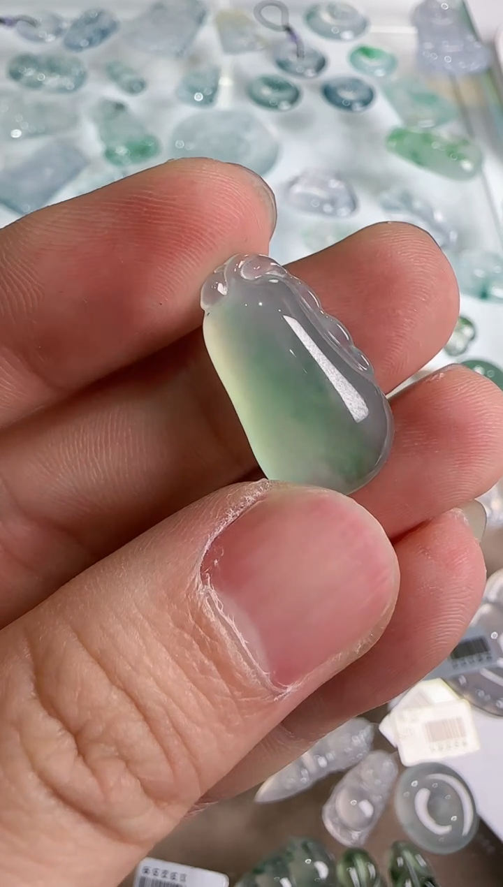 【闪购商品】翡翠吊坠(不含链)未镶嵌··