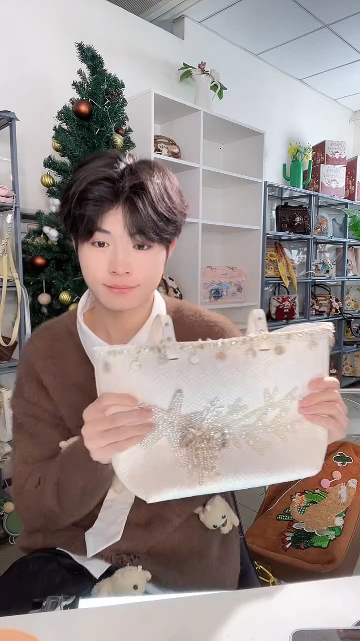 PU必灵饰物局熊布可