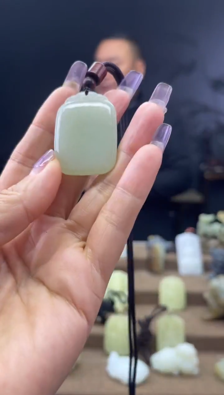 颈饰未镶嵌和田玉1