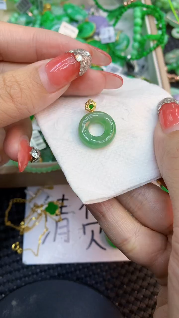 颈饰未镶嵌翡翠1