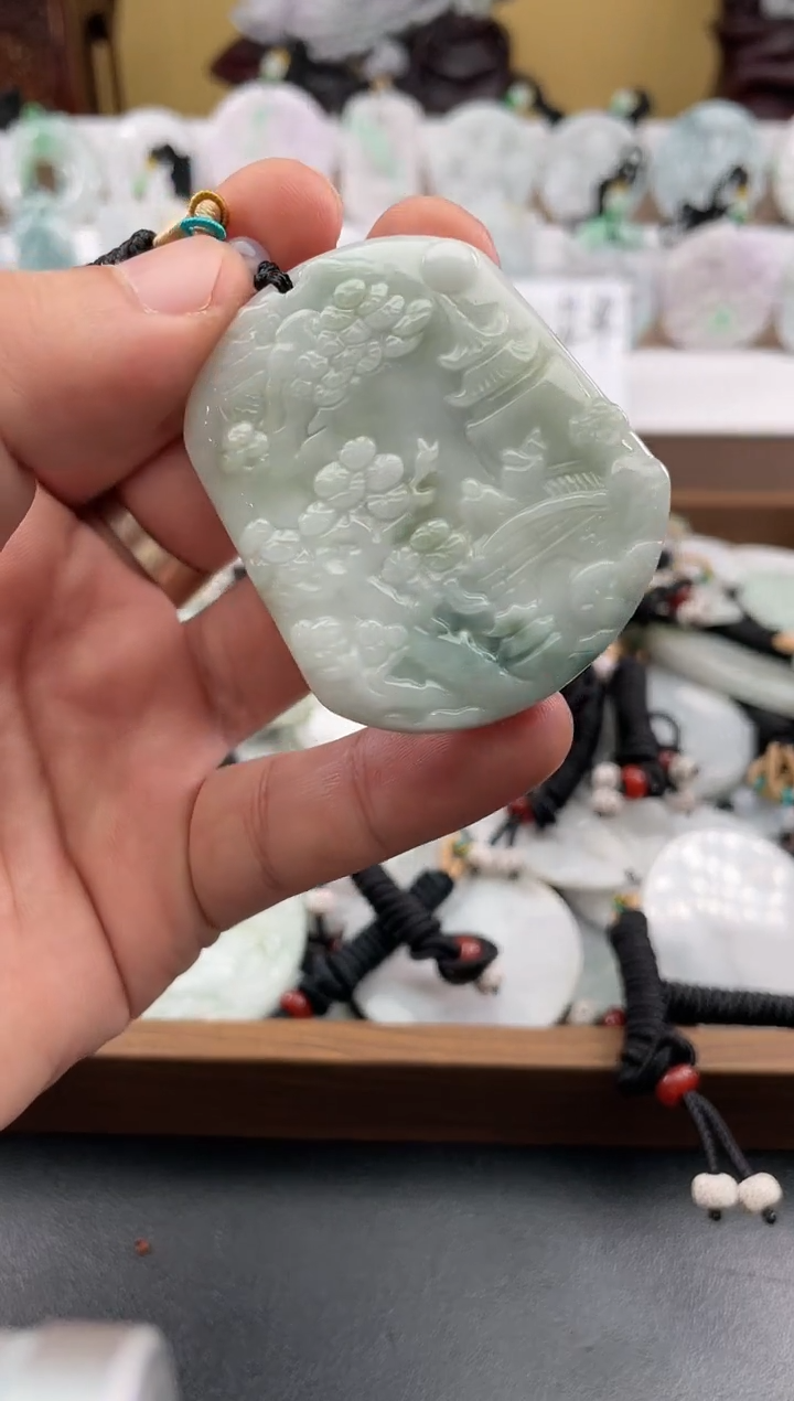 颈饰未镶嵌翡翠是****?25/12/10/.14