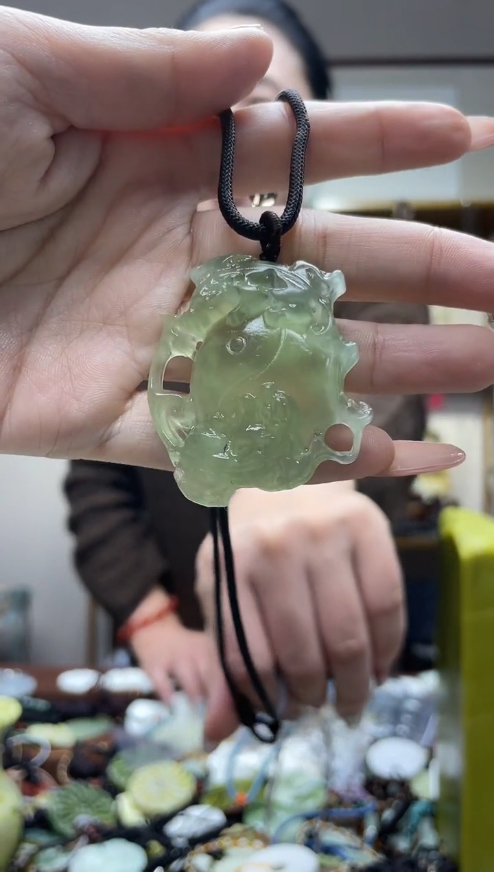 未镶嵌岫玉吊坠``