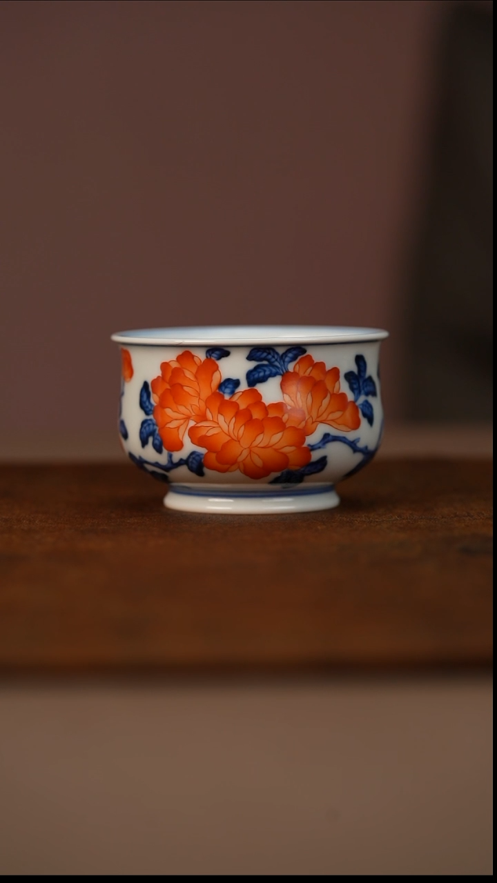 又见春风青花矾红石榴花炉式杯