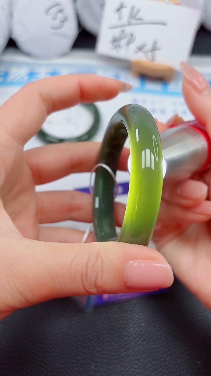 【闪购商品】和田玉手镯未镶嵌48