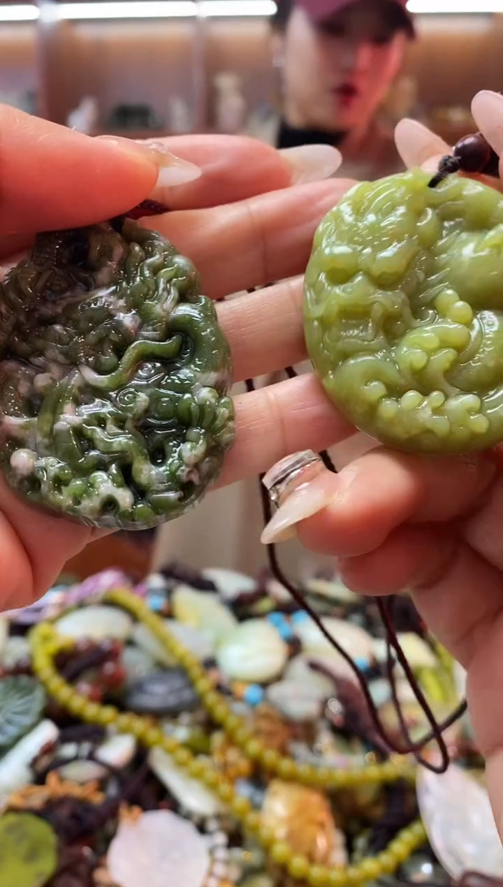 未镶嵌蛇纹石玉吊坠拍一发二