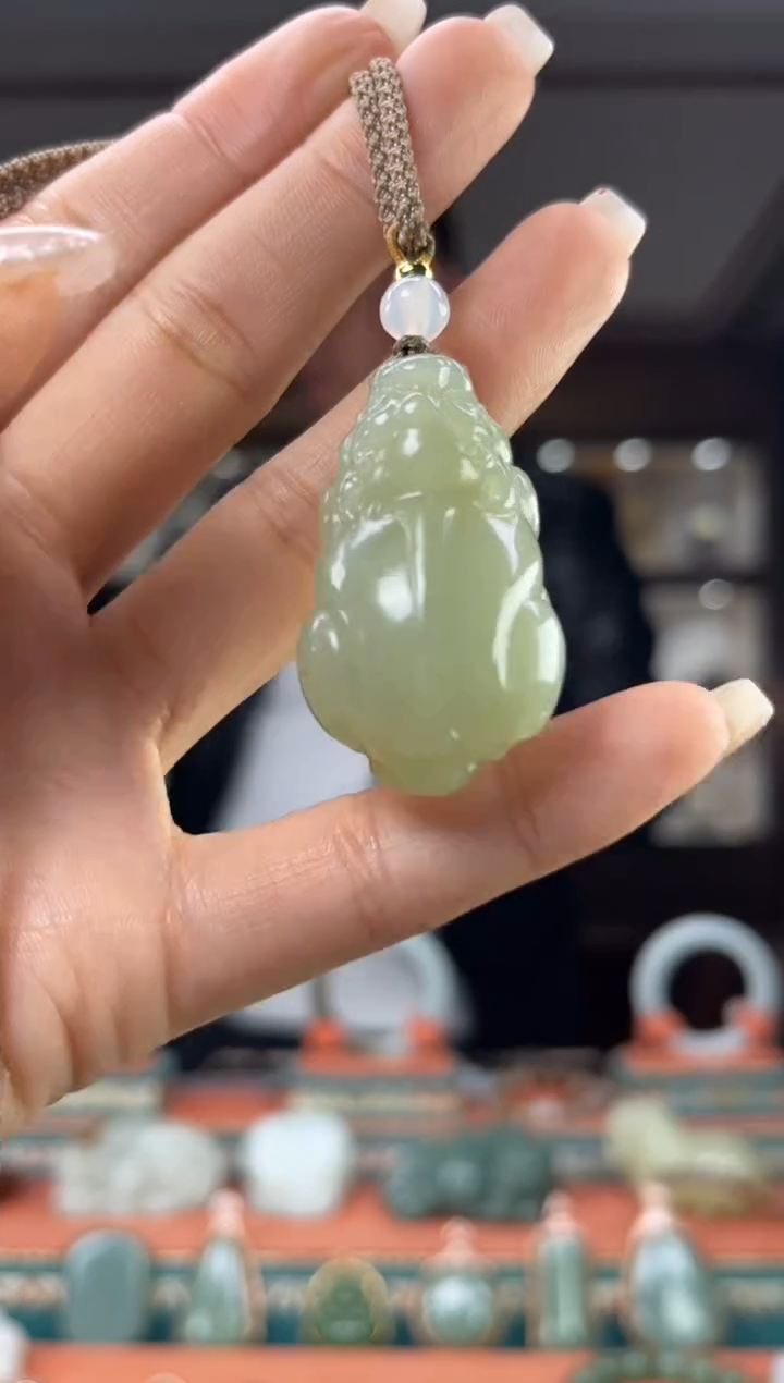 颈饰未镶嵌和田玉佩佩