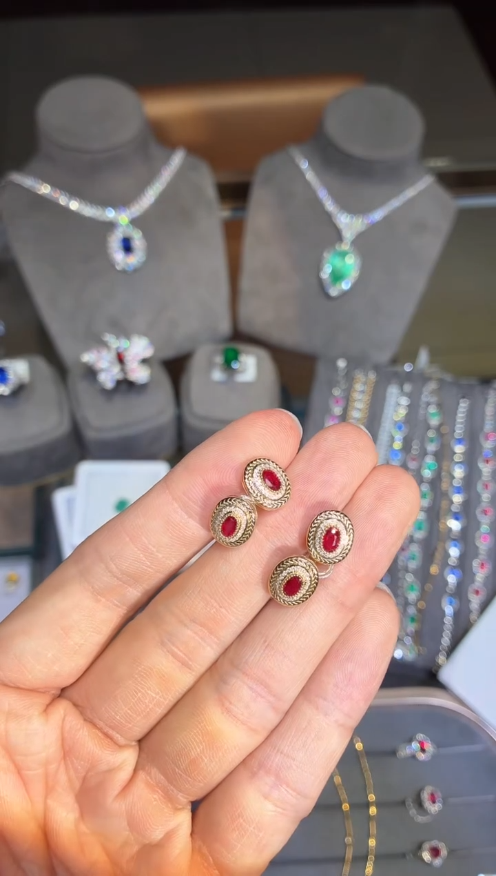 18K金镶嵌耳钉红宝石【闪购】不低于0.45ct/七天鉴赏/多样性发其一