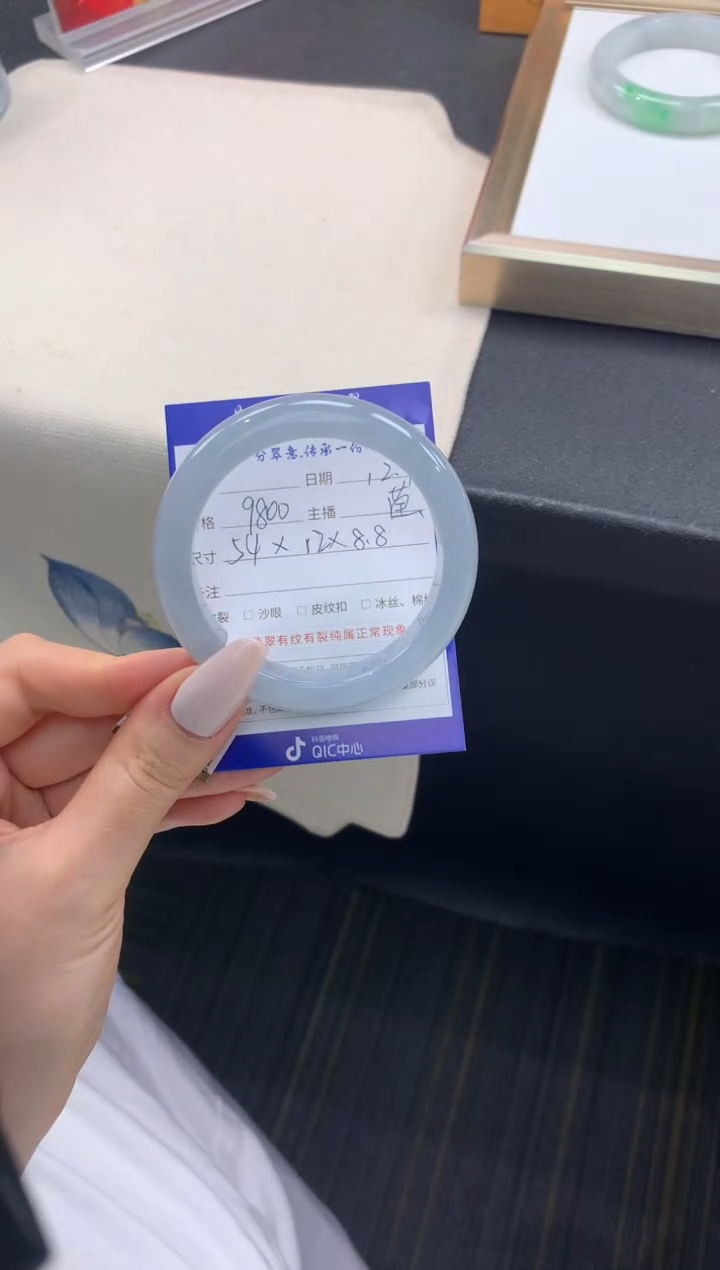 未镶嵌手镯翡翠退货需手镯吊牌标签完好