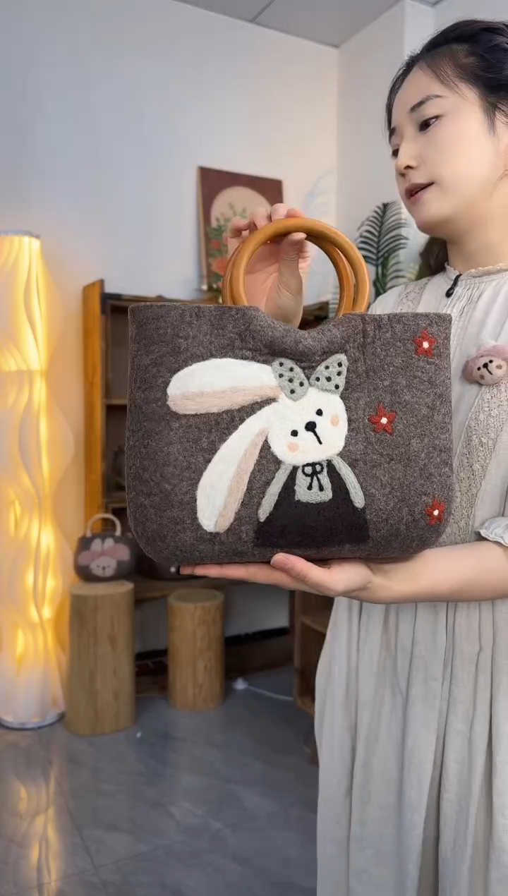 羊毛非遗纯手工 羊毛毡包包