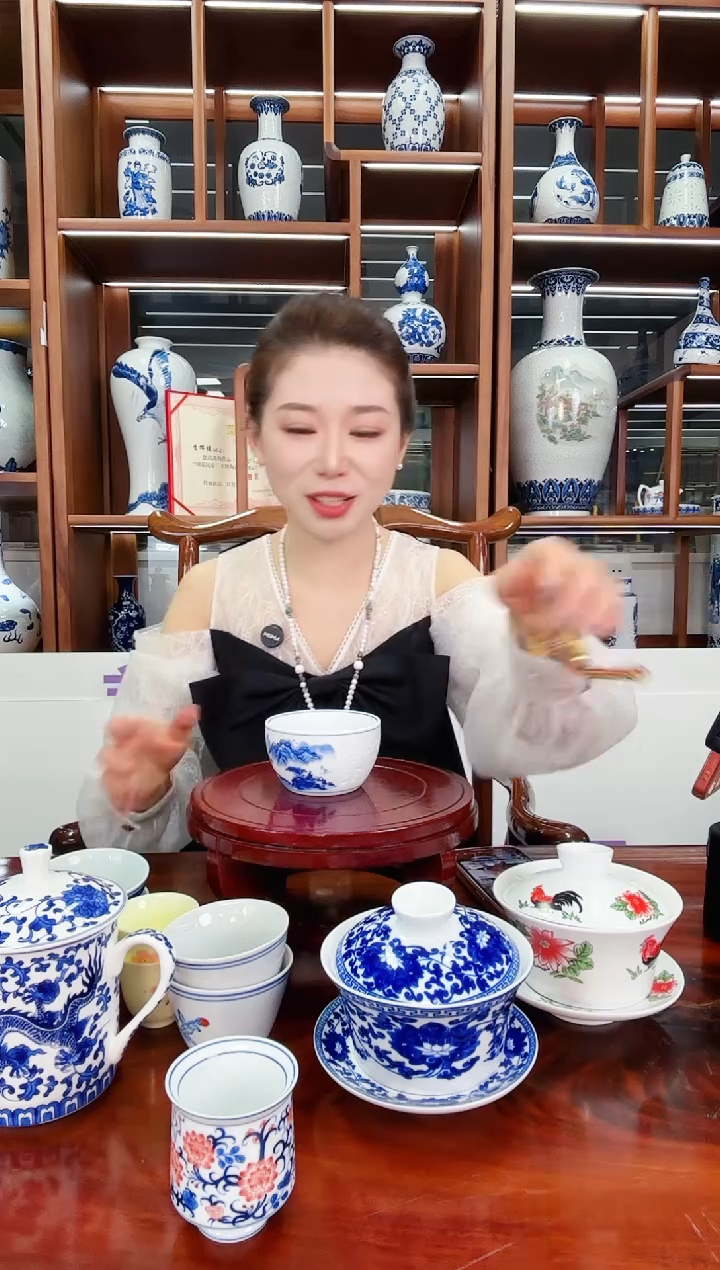 A08景德镇青花玲珑釉里红（牛）