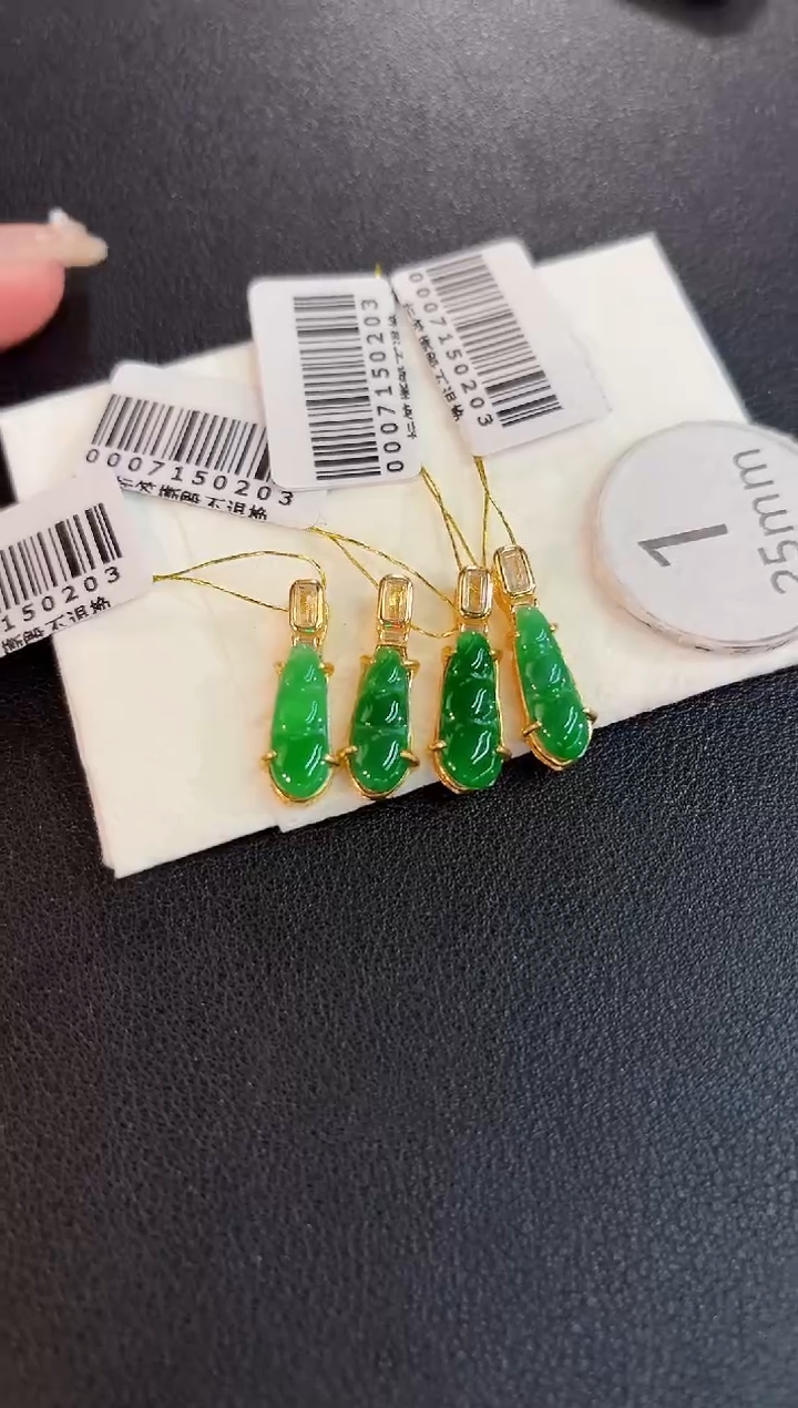 翡翠未镶嵌吊坠(不含链)缅料A货/多样性发货/一件