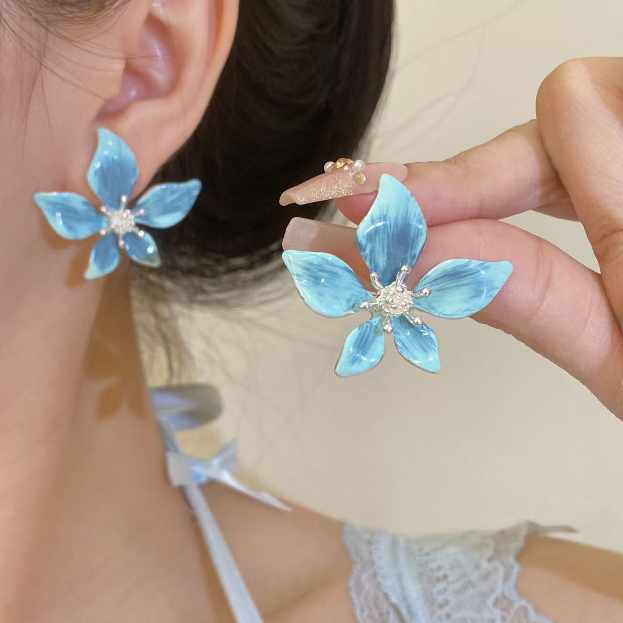 铜合金耳饰 EH08兰花蓝色五瓣花时尚甜美简约气质法式滴油耳钉