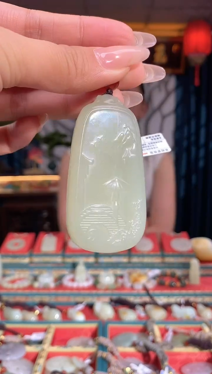 和田玉未镶嵌颈饰高雅牌