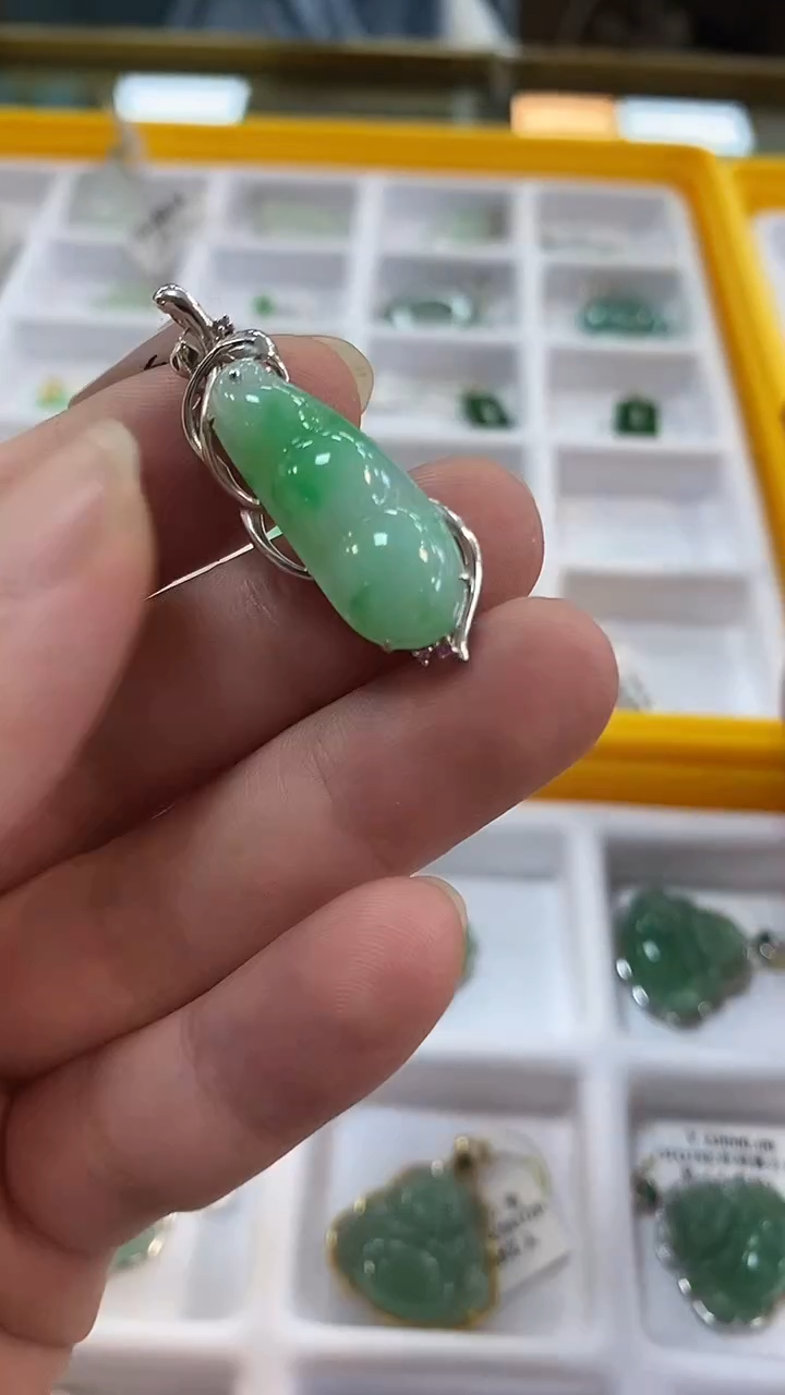 【闪购商品】翡翠挂件18K金镶嵌翡翠挂件18K金镶嵌翡翠14177