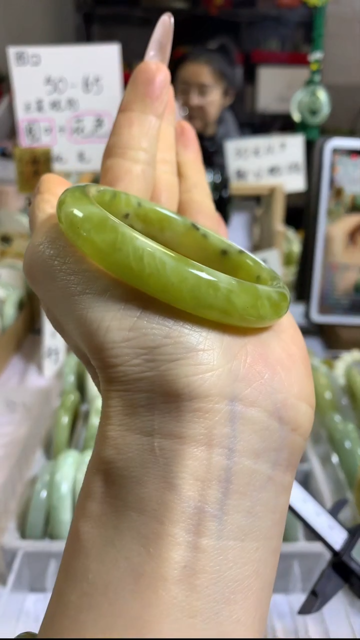 未镶嵌岫玉手镯44  52+ 包容