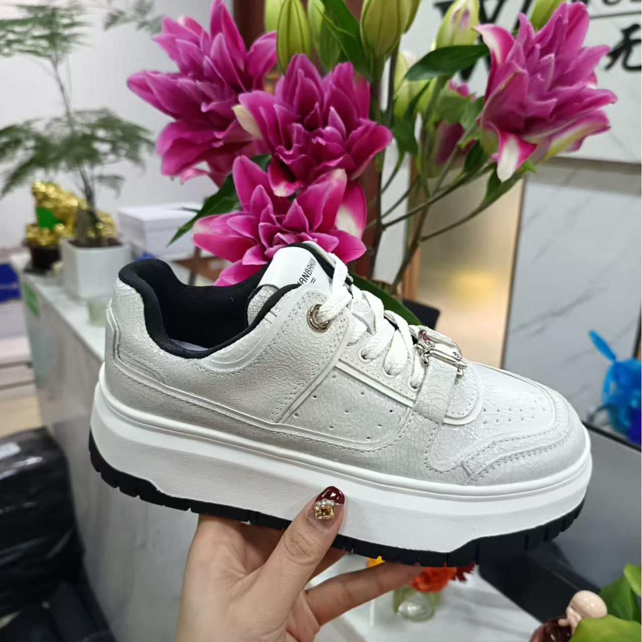 2025春季网红爆款休闲时尚百搭真皮厚底舒适女士小白鞋2315