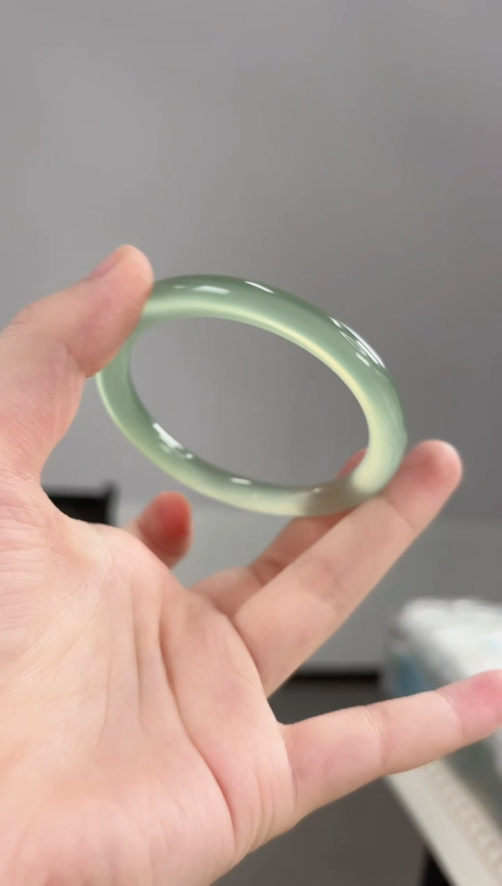 玛瑙/玉髓手镯未镶嵌54圈