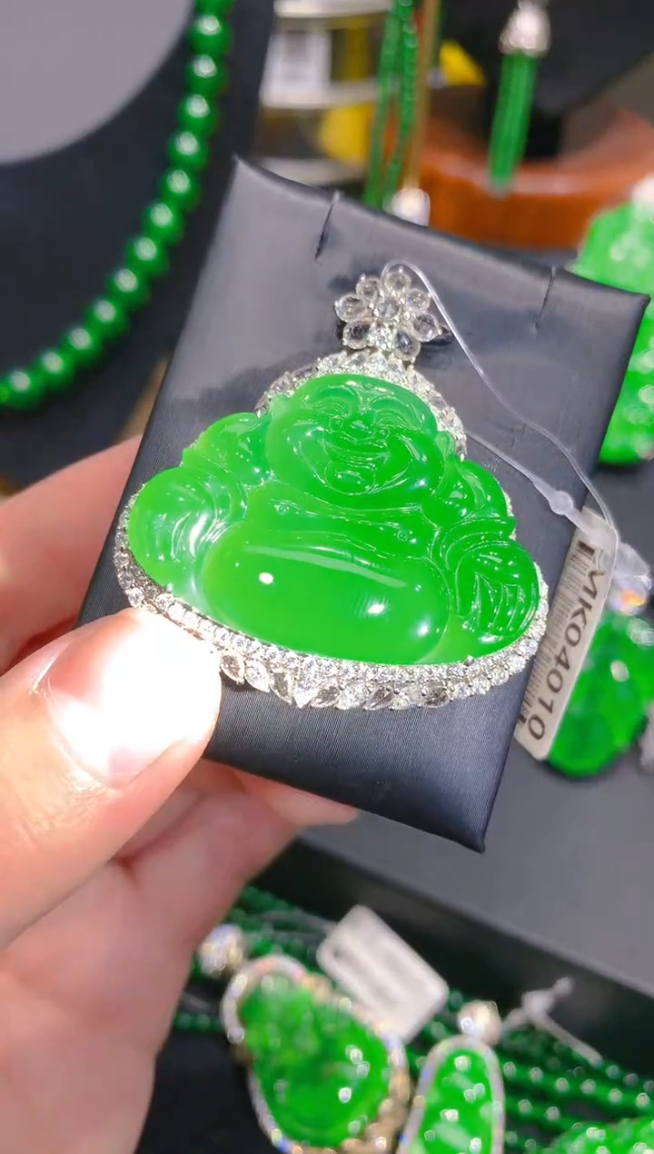 【闪购商品】翡翠颈饰18K金镶嵌65一季