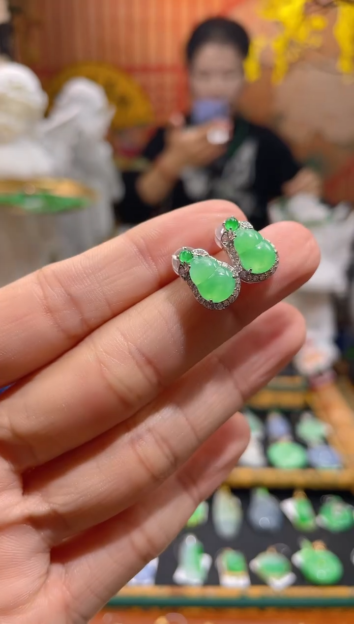 【闪购商品】翡翠颈饰未镶嵌假一赔三