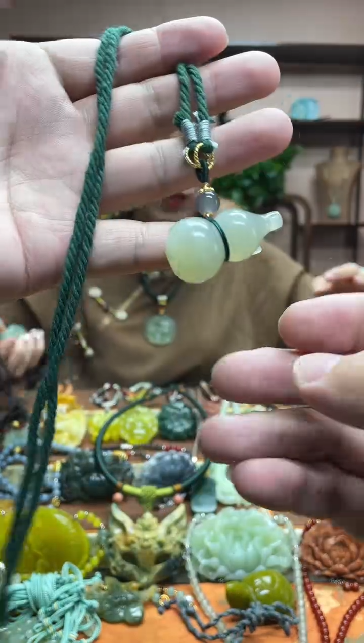 未镶嵌岫玉吊坠·