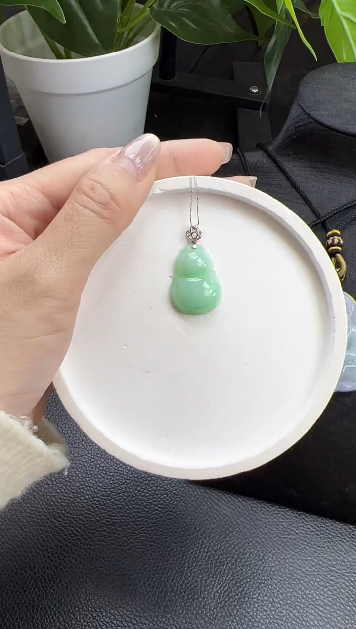 【闪购商品】翡翠颈饰18K金镶嵌葫芦