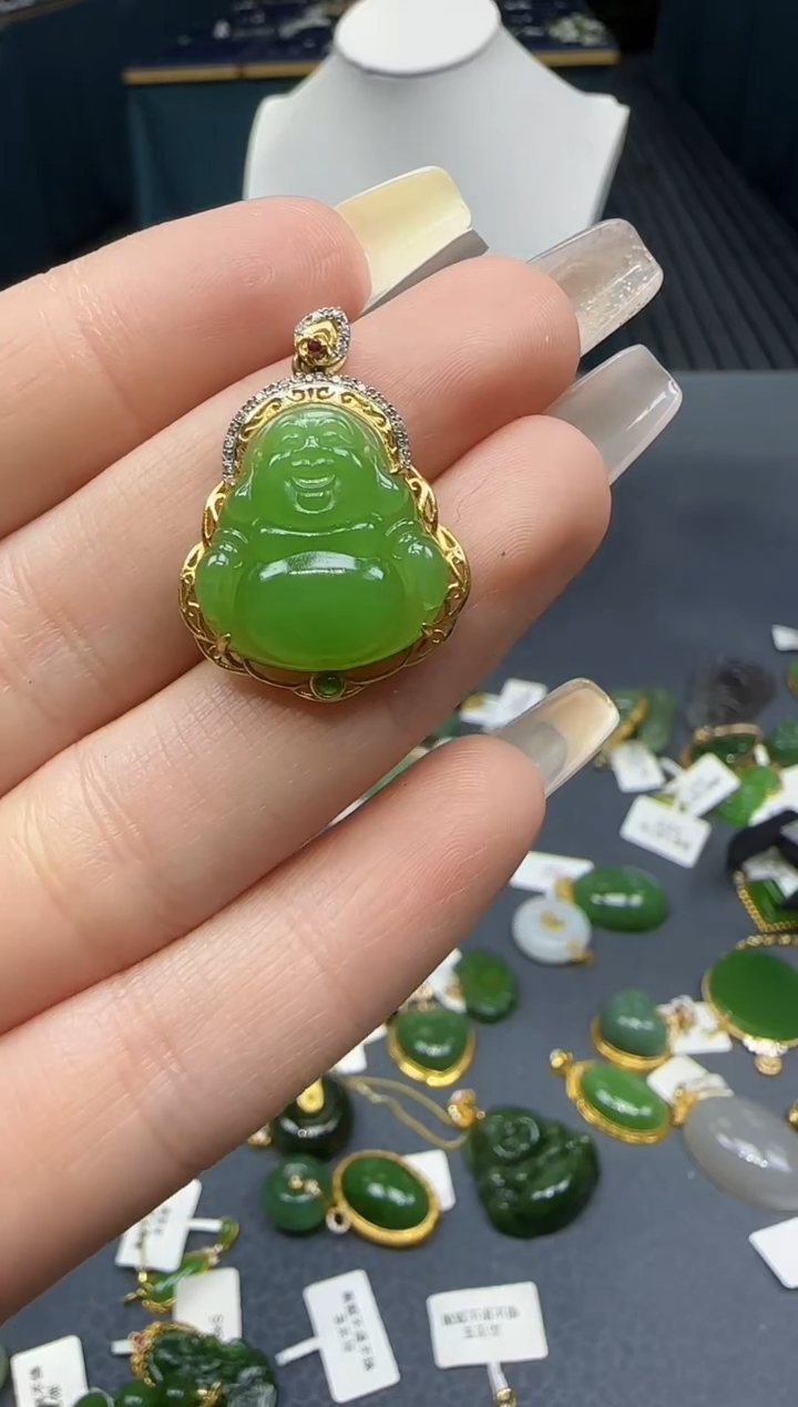 【闪购商品】和田玉挂件18K金镶嵌1