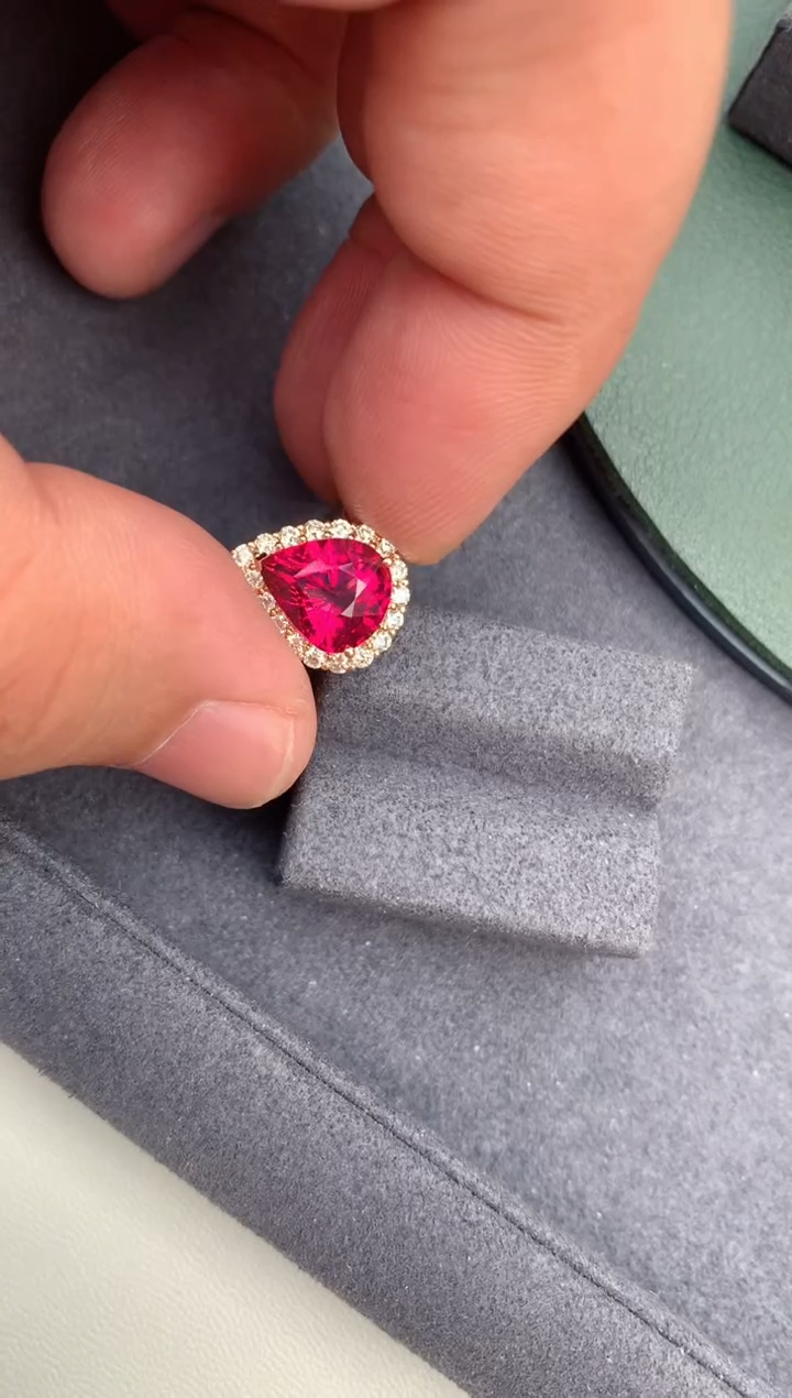 【闪购商品】碧玺戒指18K金镶嵌2.5ct卢比莱戒指