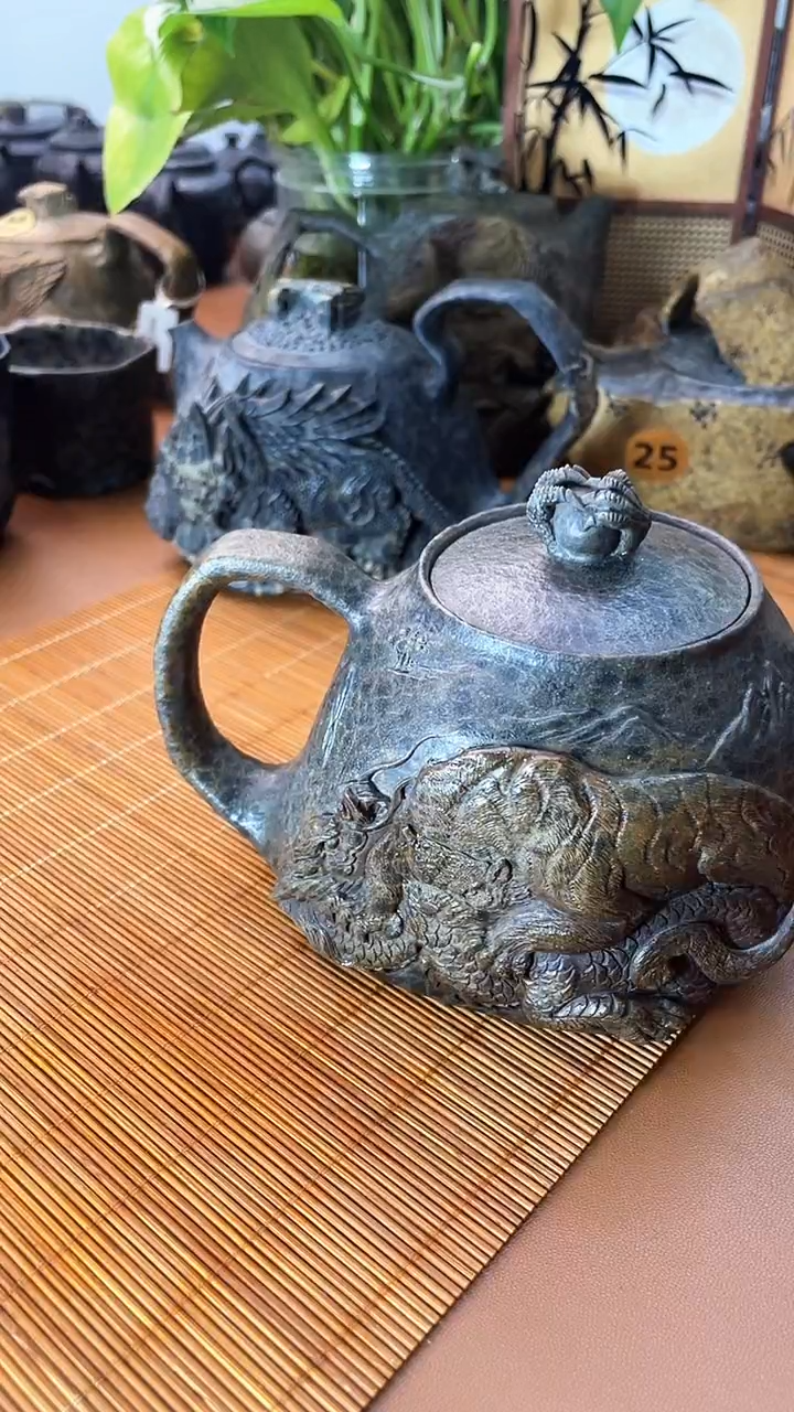 日**辉冰碛岩茶壶