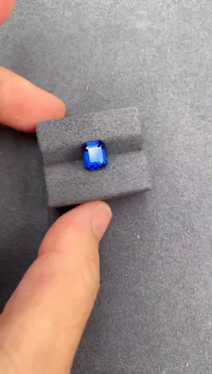 【闪购商品】蓝宝石裸石未镶嵌2.6ct皇家蓝