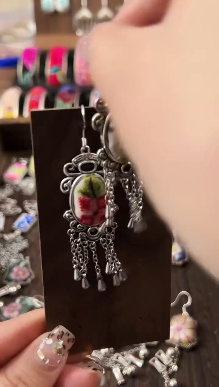 【闪购商品】织绣民族风老绣饰品124