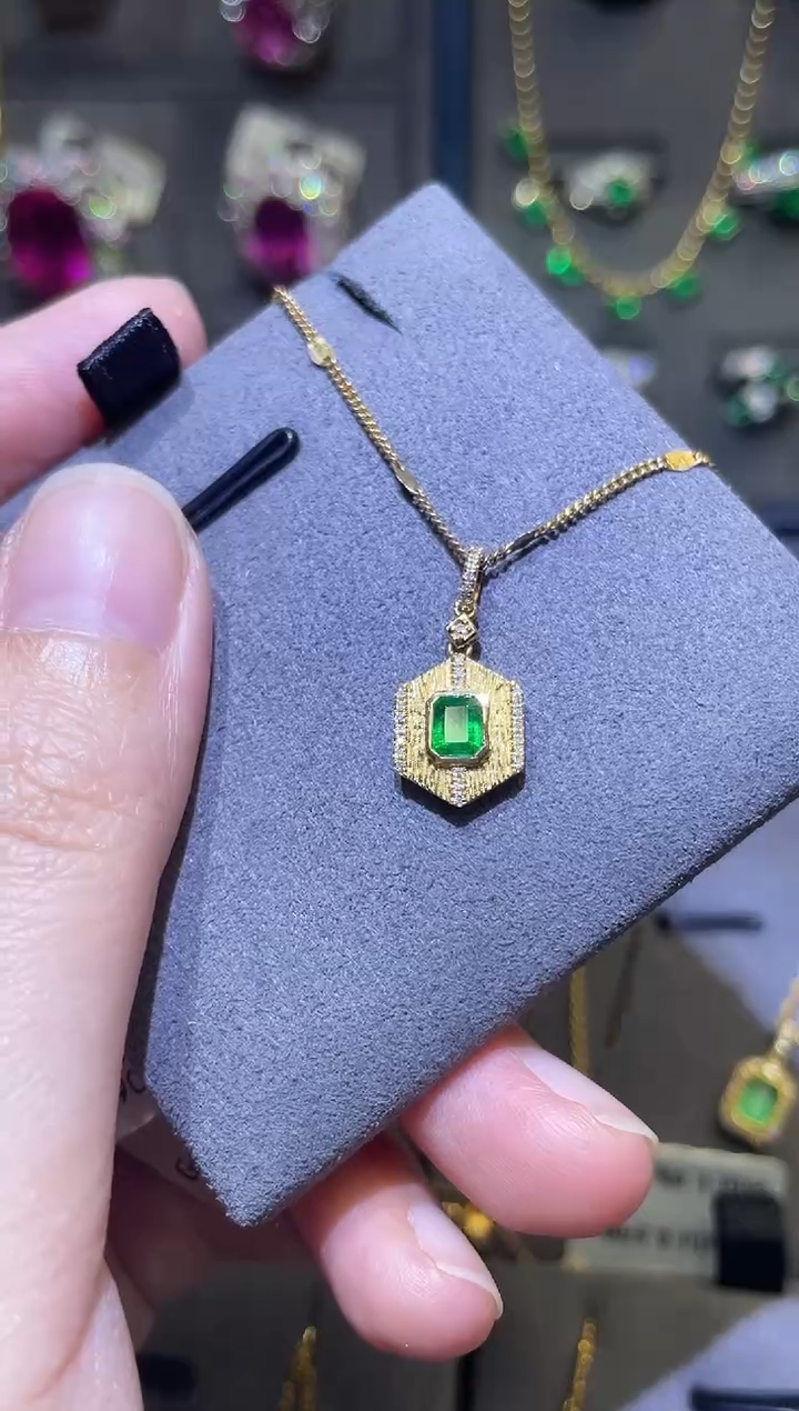 【闪购商品】18K金镶嵌吊坠(不含链)祖母绿潘杰希尔0.41ct