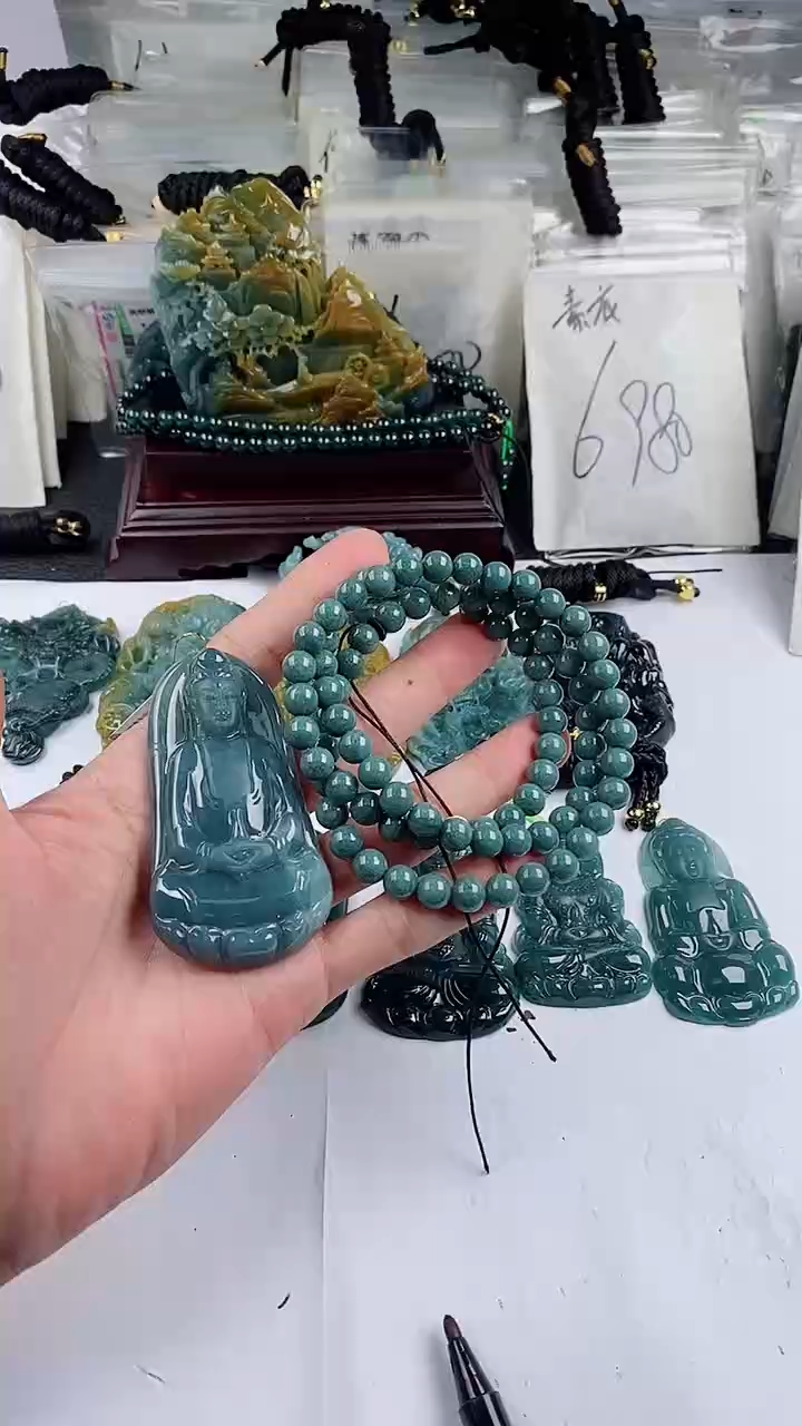 【闪购商品】翡翠颈饰未镶嵌          
