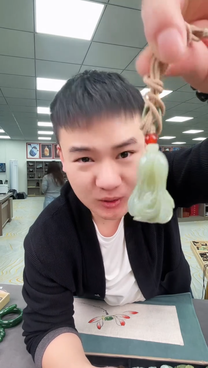 未镶嵌和田玉挂件b18